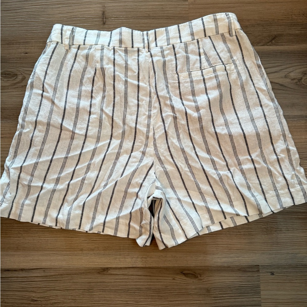Old Navy Men's White and Black Striped Shorts